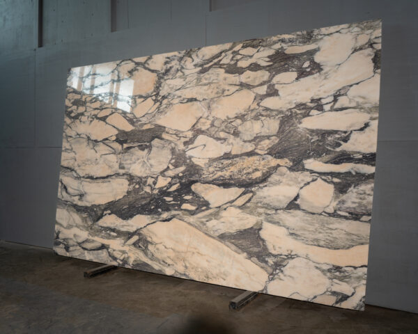 Calacatta Romano – CAVA SURFACES
